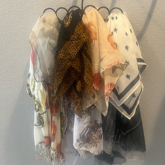 Assorted Patterned Scarves - Picture 1 of 2